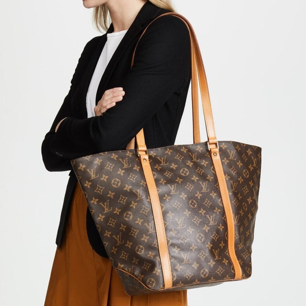 ⭐🔥AUTHENTIC🔥⭐ Louis Vuitton SAC SHOPPING